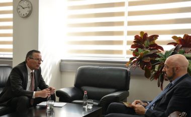 Ministri Hamza priti në takim shefin e BB-së në Kosovë Marco Mantovanelli