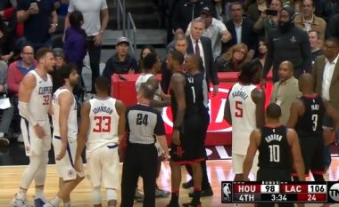 Kacafytje serioze në ndeshjen LA Clippers – Houston, Harden, Paul dhe Ariza tentojnë të hyjnë në zhveshtoren e Clippers (Video)