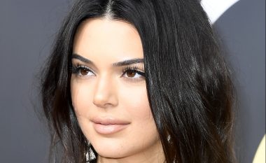 E kritikuan për aknet në fytyrë, reagon Kendall Jenner: Mos i lini kurrë gjërat që të ndalin (Foto)