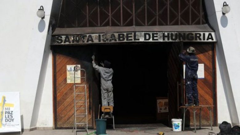 Sulmohen me bomba tri kisha para vizitës së Papa Françeskut në Kili