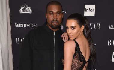 Kim Kardashian dhe Kanye West zbulojnë emrin e pazakontë që i kanë vënë vajzës së tyre të porsalindur (Foto)