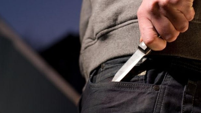 Dy të therur me thikë në sheshin “Zahir Pajaziti” në Prishtinë