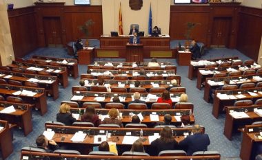 Deputetët Danev dhe Dimovski kërkojnë takim me Xhaferin, seanca shtyhet për në ora 16:00