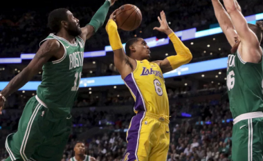 Curry shkëlqen në fitoren e radhës, Irving e humbë betejën ndaj Kuzmas dhe Lakersave fantastik në El Clasicon e basketbollit (Video)
