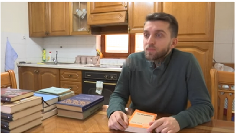 Studenti që e ka synim t’i lexojë 5000 libra (Video)