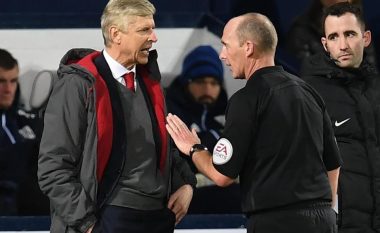 Wenger u dënua pasi u fut në dhomat e zhveshjes dhe e ofendoi gjyqtarin, del në media raporti i Mike Dean