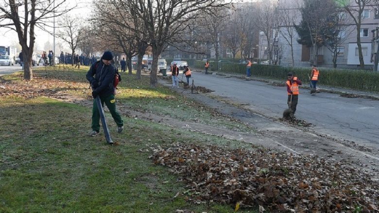 Në Shkup vazhdon pastrimi i rrugëve dhe sipërfaqeve të gjelbërta si pjesë e masave kundër ndotjes së ajrit