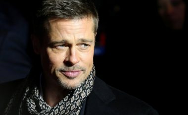 “Më vjen mirë, unë jam William”: Brad Pitt nuk prezantohet më me emrin që e njohim për të joshur femrat!