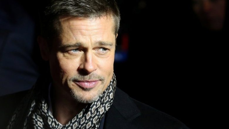 “Më vjen mirë, unë jam William”: Brad Pitt nuk prezantohet më me emrin që e njohim për të joshur femrat!