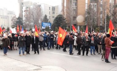 Protestë e sindikatave para Qeverisë në Shkup, kërkohen paga më të larta