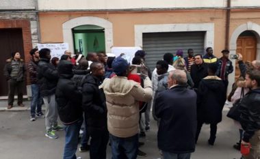 Banorët e një qyteze në Itali peticion kundër largimit të emigrantëve