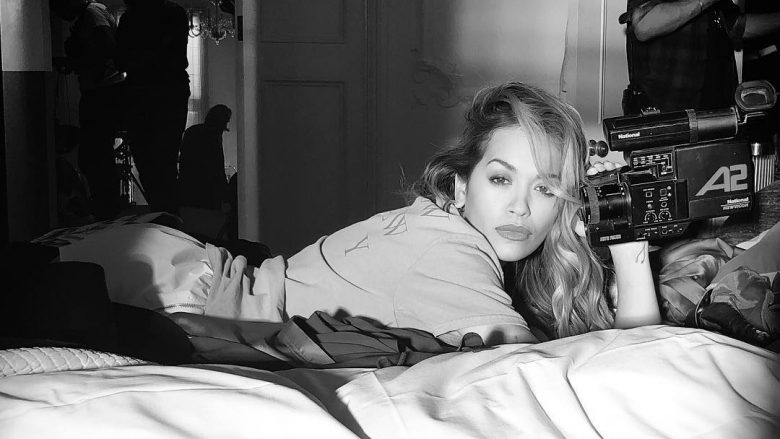 Rita Ora me dy këngë në top listat botërore, “Anywhere” kryeson renditjen (Foto)