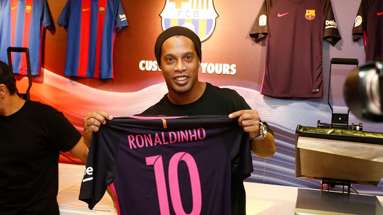 Ronaldinho zyrtarisht i jep lamtumirë futbollit