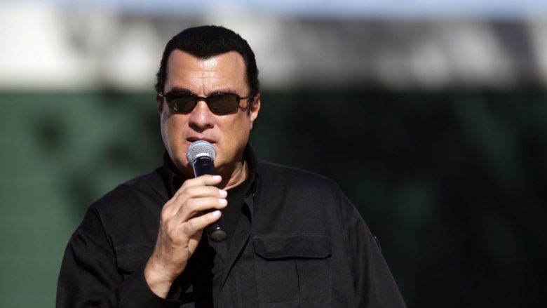 Steven Seagal mohon akuzat për abuzim seksual