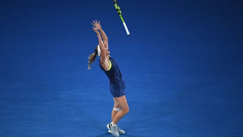 Caroline Wozniacki fiton Australian Open dhe rikthehet pas gjashtë vjetëve në vendin e parë të ranglistës (Foto/Video)