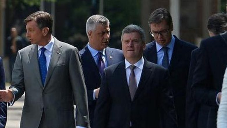 Thaçi në Davos takon Vuçiqin, flasin për vazhdimin e dialogut