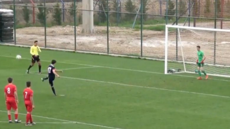 Në Turqi lojtari humbë penaltinë qëllimisht në shenjë të fair playt (Video)