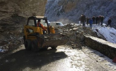 Rrëshqitje gurësh në rrugën Restelicë–Dragash