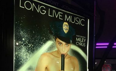 Protestë kundër “Grammy Awards” me imazhet lakuriq të Miley Cyrusit dhe Lady Gagas (Foto)