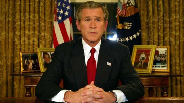 Ish-presidenti i SHBA-së, George W. Bush, uron shqiptarët për 10 vjetor të Pavarësisë së Kosovës