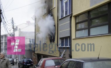 Digjet një banesë në Prishtinë (Foto/Video)