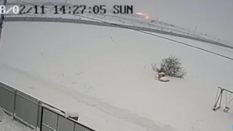 Kamerat e sigurisë filmojnë momentin, kur aeroplani rus me 71 persona përplaset në tokë (Video)