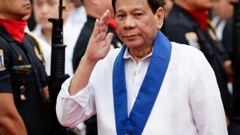 Duterte -urdhër ushtarëve: Qëlloni femrat në vaginë