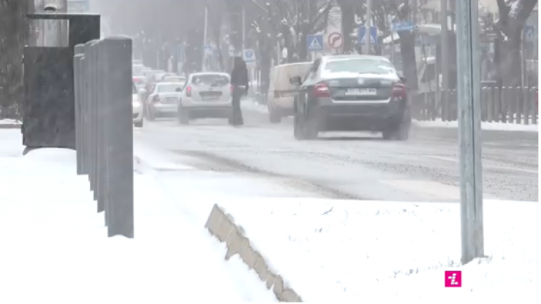 Reshjet e borës, policia apelon për kujdes te ngasësit e automjeteve