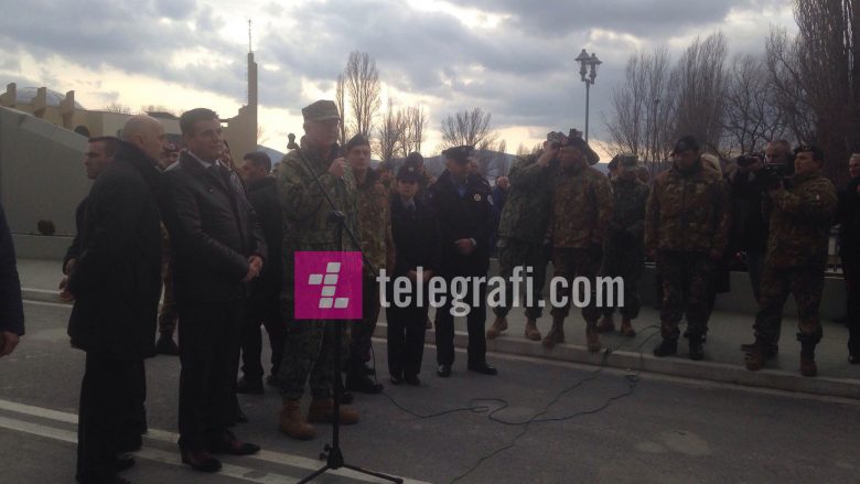 Admirali Foggo në Mitrovicë: Jam këtu të përçoj mesazhin e sigurisë dhe stabilitetit (Foto)