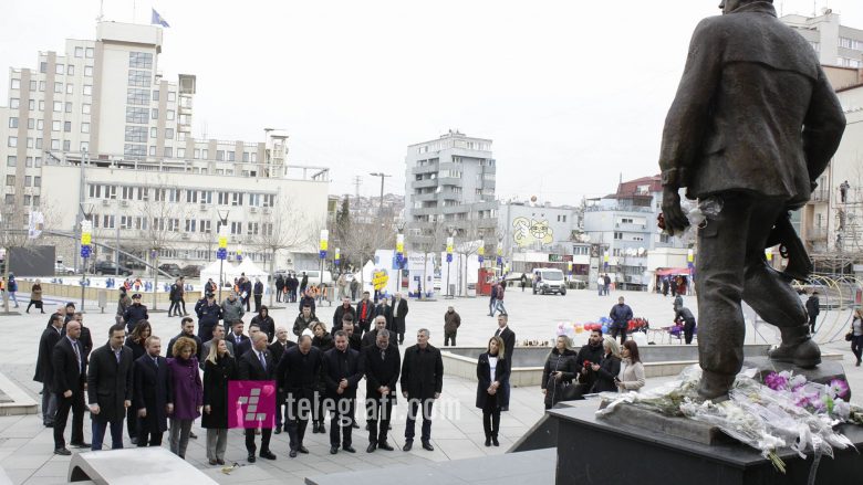 Haradinaj: Sot nderojmë sakrificën e të gjithë atyre që u flijuan për Pavarësinë e Kosovës (Foto)