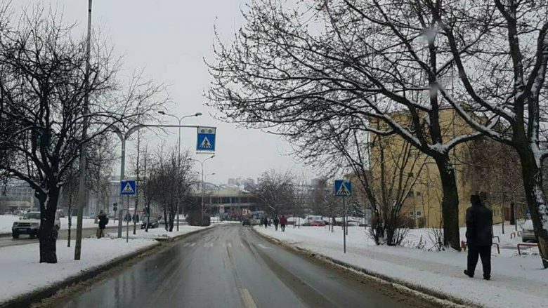 Pas reshjeve të borës, të gjitha rrugët në Prishtinë të kalueshme (Foto)
