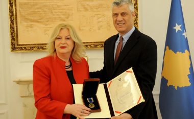 Thaçi dekoron edhe Edita Tahirin me Medaljen Presidenciale
