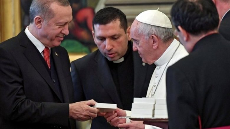 Çfarë diskutuan ata dy në Vatikan? Mediat shkruajnë për mesazhin “e koduar” të Papës për Erdoganin!