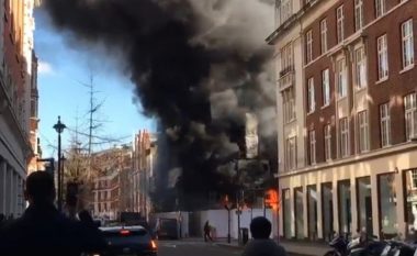 Zjarrfikësit lokalizuan zjarrin që përfshiu një ndërtesë në Londër (Video)