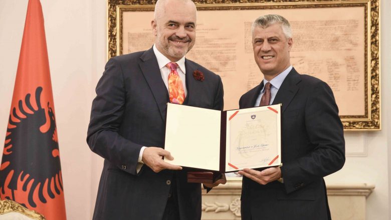 Presidenti Thaçi dekoron Ramën me medalje presidenciale