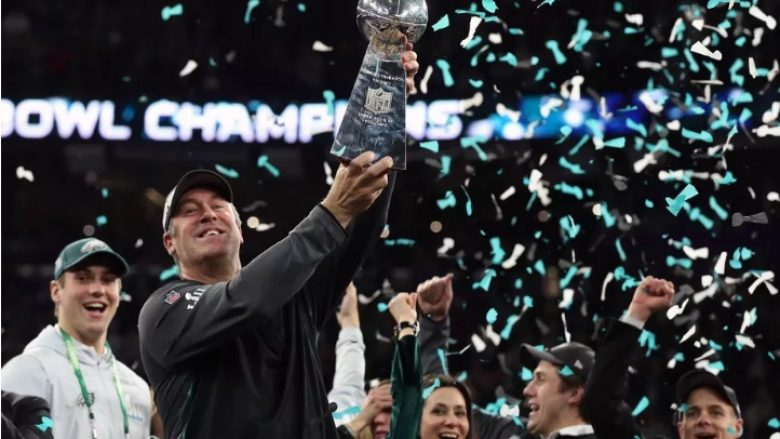 Philadelphia Eagles triumfojnë në finalen e Super Bowl