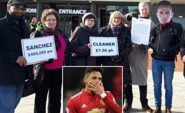 Aktivistët protestojnë para Old Traffordit - kërkojnë rritje page për punëtorët e stafit që fitojnë në vit aq sa Sanchez në 70 minuta lojë (Foto)  
