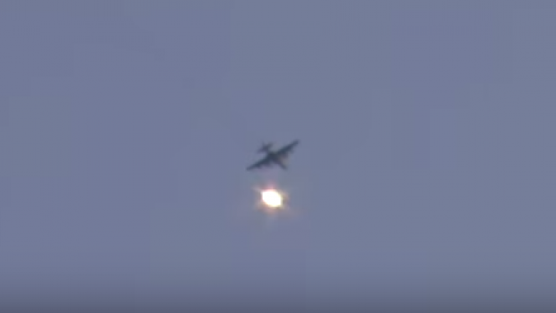 Sulmohet nga toka, mediat ruse thonë se aeroplani luftarak shpëtoi nga rrëzimi! (Video)