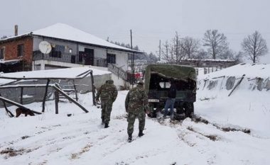 Ushtria e shtetit ndihmon dërgimin e dy fëmijëve në spitalin e Shtipit