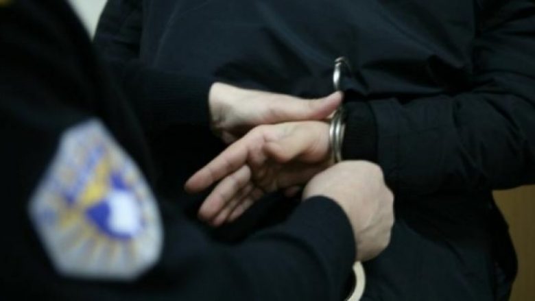 Arrestohet një person në Prishtinë, Policia gjen në kamionin e tij dy shtetas të huaj pa dokumente personale