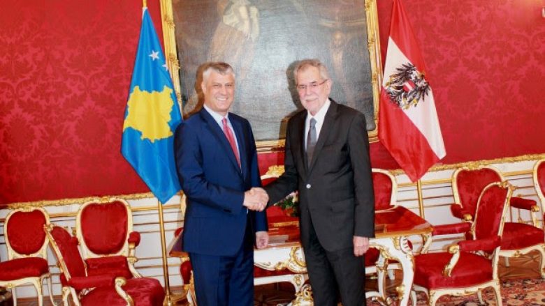 Presidenti austriak uron Thaçin për dhjetëvjetorin e pavarësisë