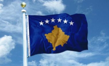 Kërkohet vendosja e flamurit të Kosovës në vend të atij kombëtar te rrethi në Prishtinë