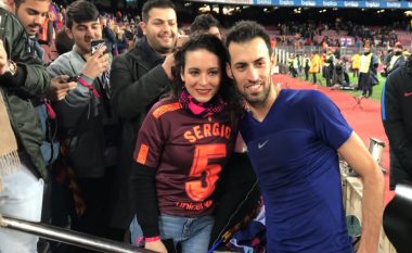 Tifozët e Barcelonës nuk e duan vetëm Messin – Tifozja speciale për herë të parë në Camp Nou dhe në mes lotësh takon idhullin e saj Busquets (Foto/Video)