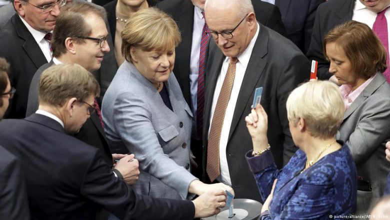 Gjermania shtyn ndalimin e bashkimit familjar