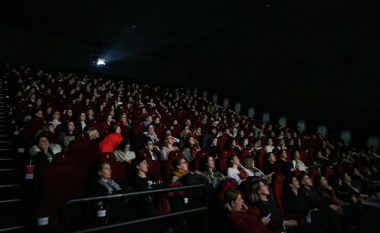 Cineplexx Kosova thyen rekord rajonal për premierën e “Fifty Shades Freed”