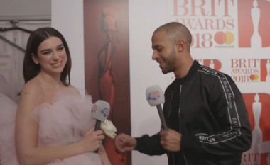 Dua Lipa flet në tapetin e kuq të Brit Awards: Do të doja të triumfoja në kategorinë “Best British Female” (Video)