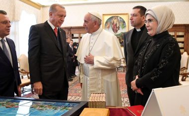 Erdogan takohet me Papën në Vatikan