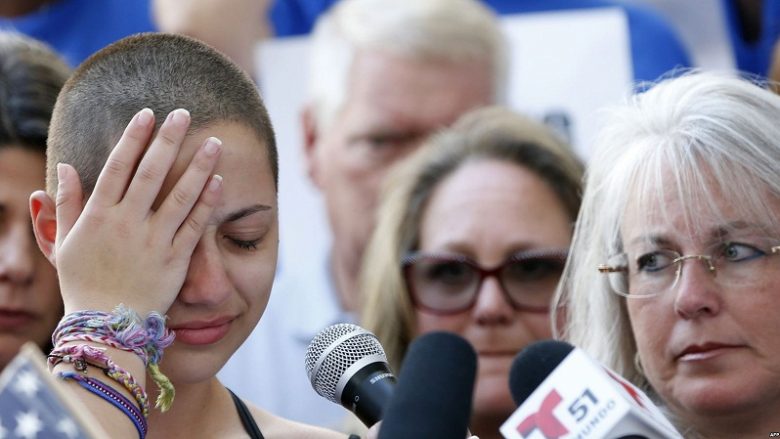 Nxënësit fajësojnë politikanët pas ngjarjes në Florida