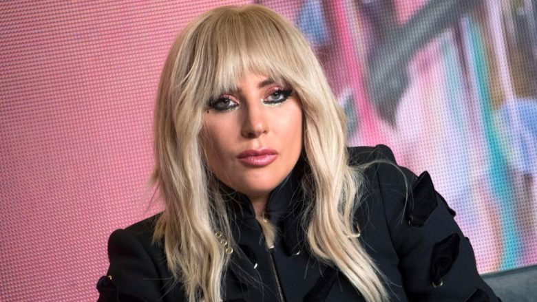 Lady Gaga sëmuret rëndë, anulon dhjetë koncerte