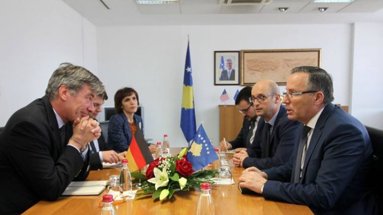 Ministri Hamza priti në takim ambasadorin gjerman në Kosovë
